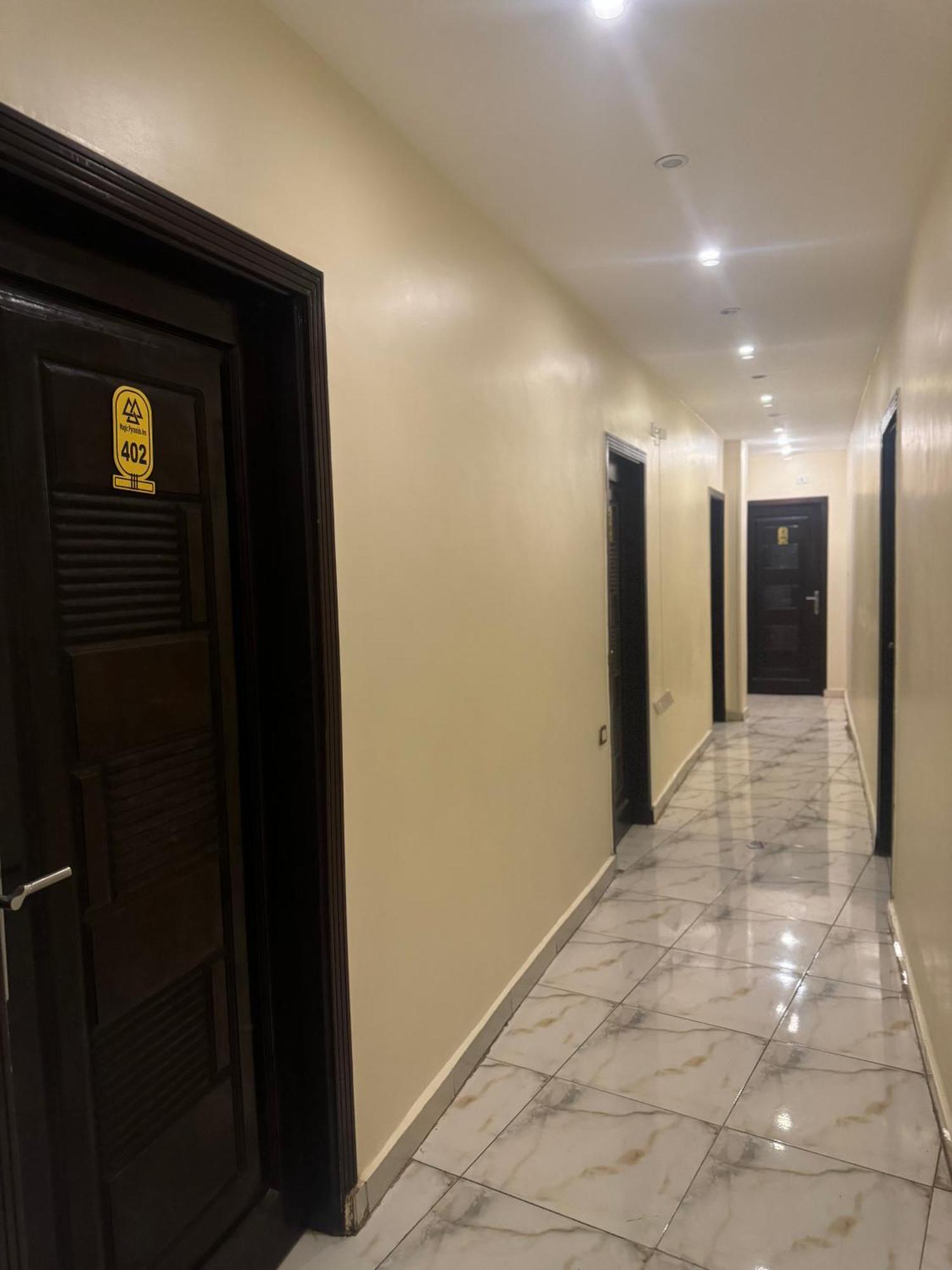 Pyramids And Sphinx Hotel Kafrat al Jabal Exterior photo