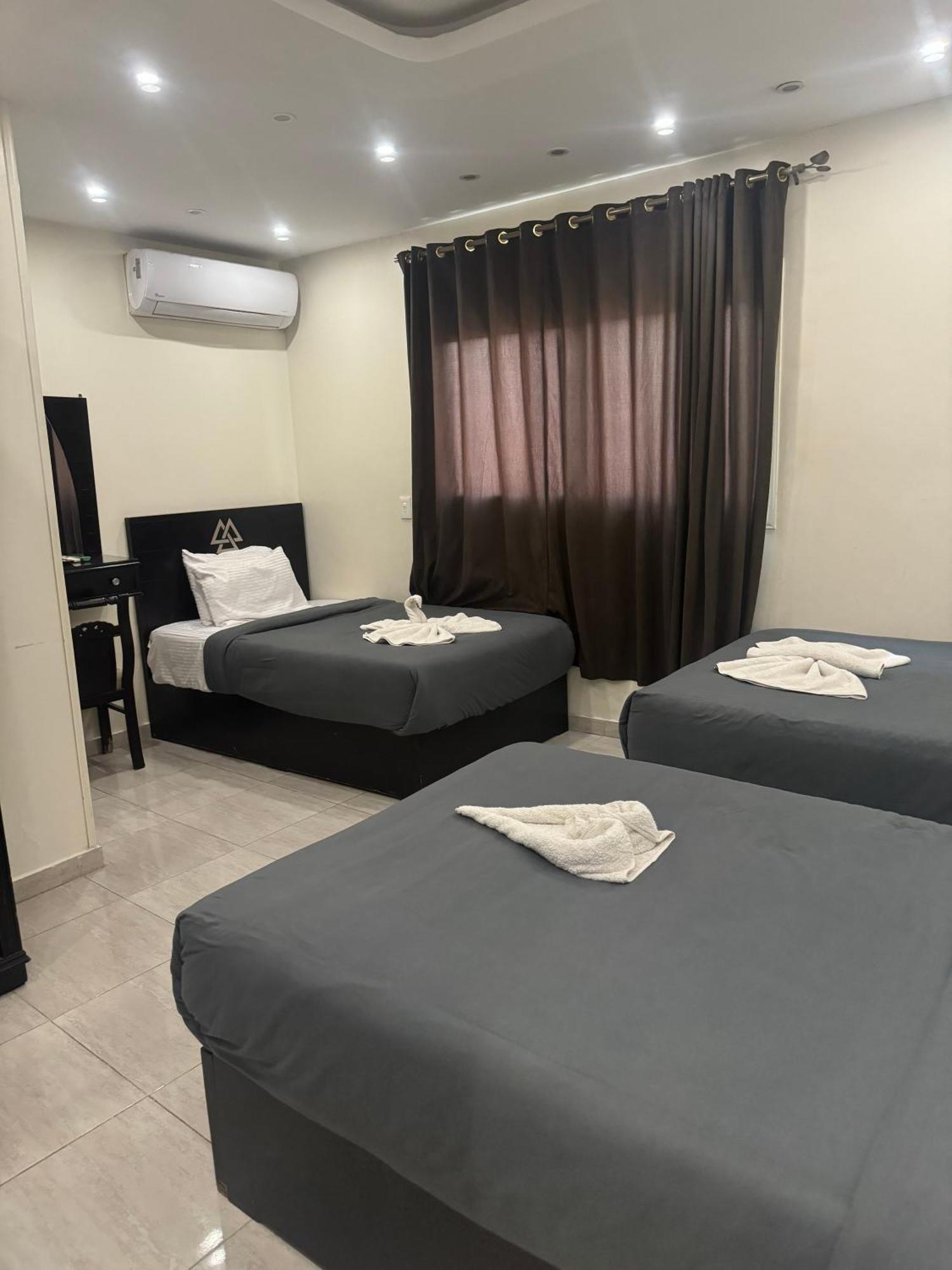 Pyramids And Sphinx Hotel Kafrat al Jabal Exterior photo