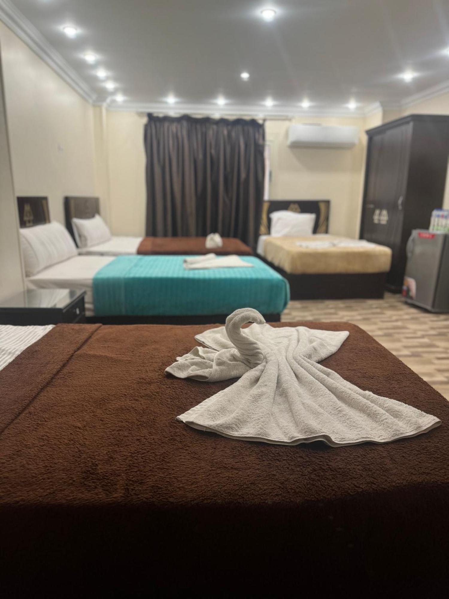 Pyramids And Sphinx Hotel Kafrat al Jabal Exterior photo