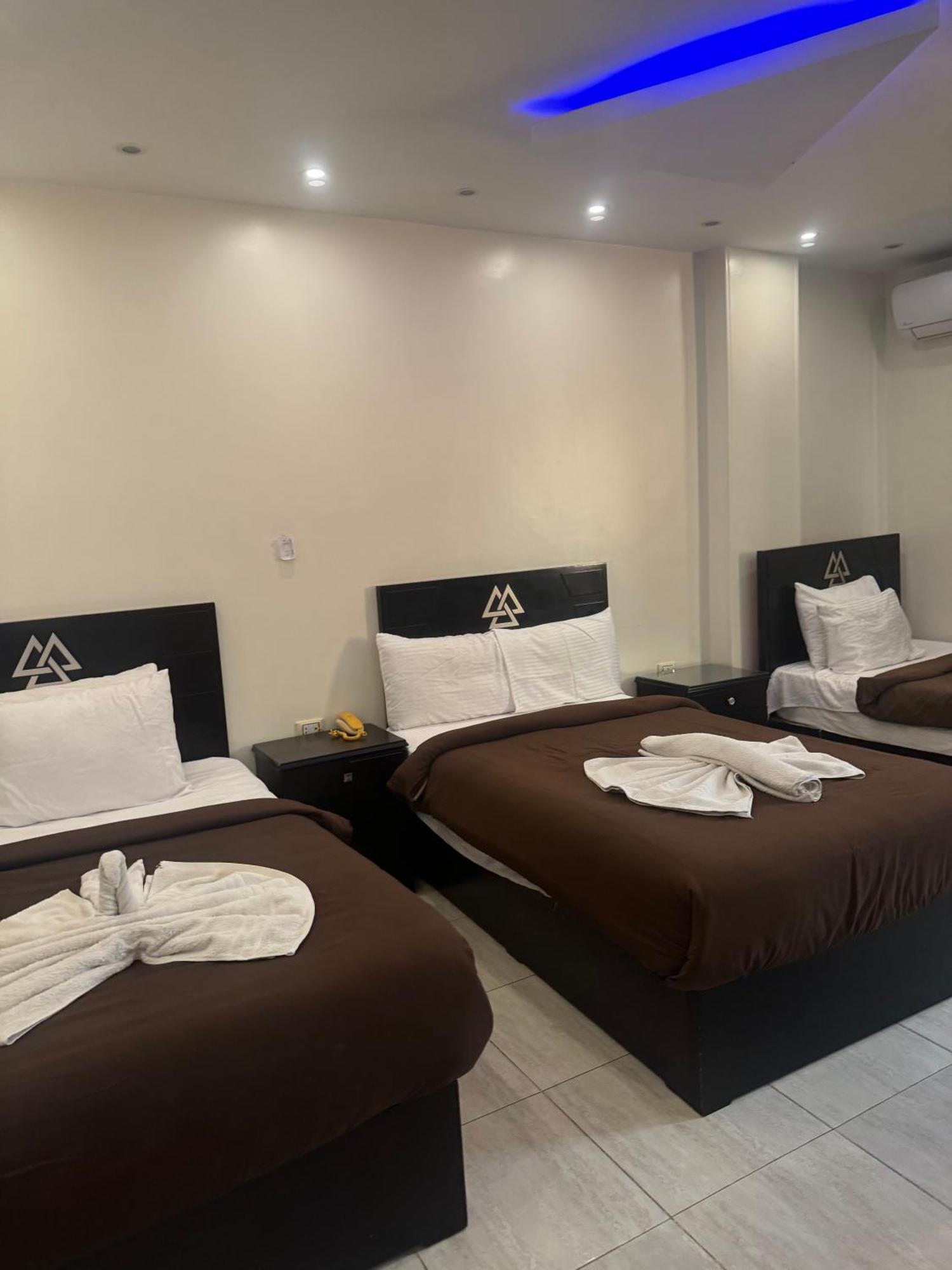 Pyramids And Sphinx Hotel Kafrat al Jabal Exterior photo