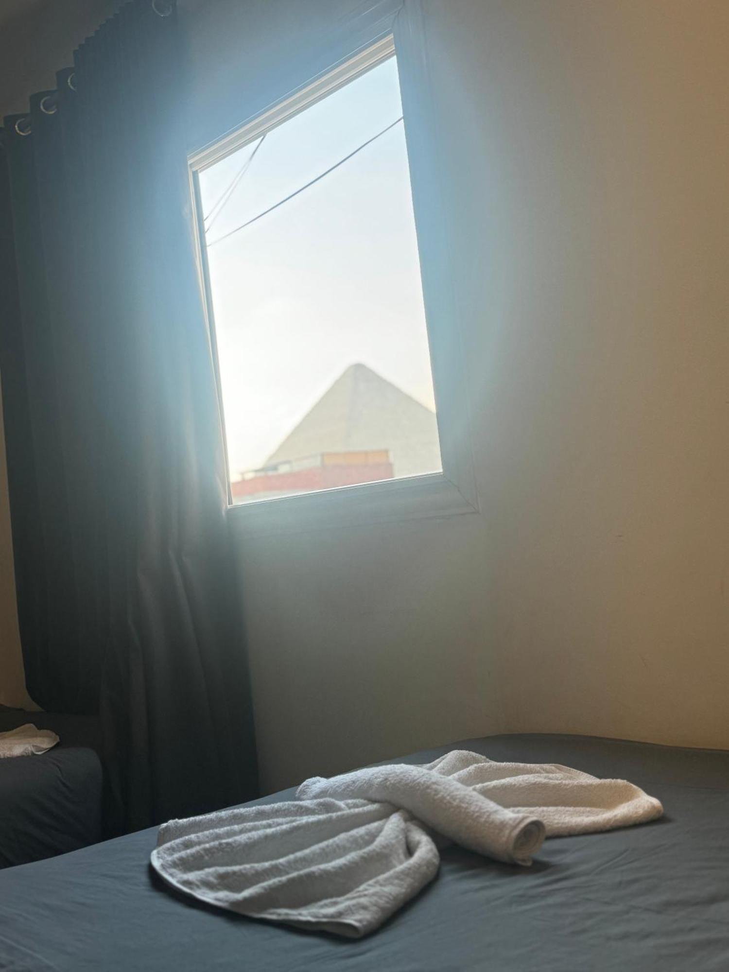 Pyramids And Sphinx Hotel Kafrat al Jabal Exterior photo