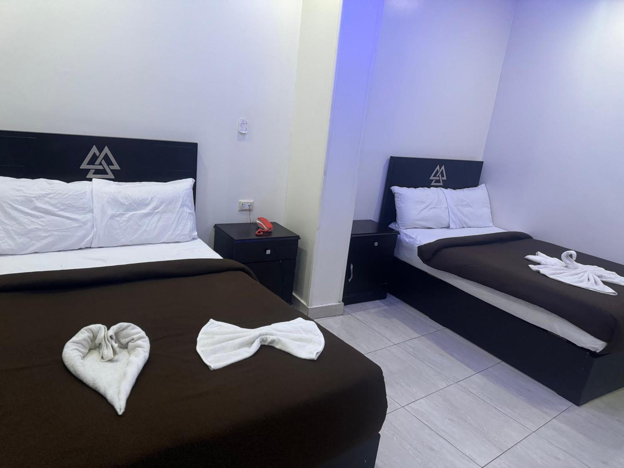 Pyramids And Sphinx Hotel Kafrat al Jabal Exterior photo