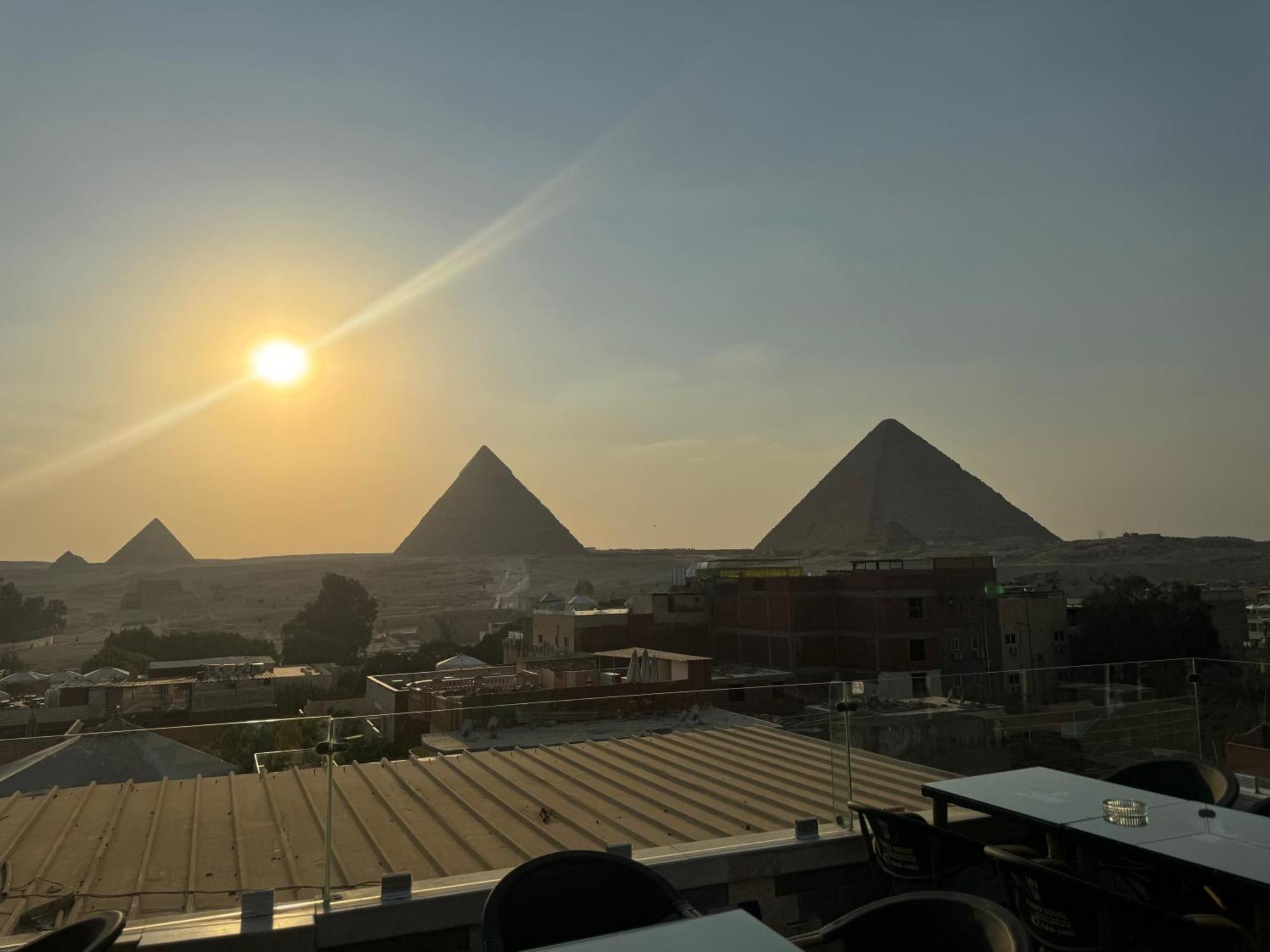 Pyramids And Sphinx Hotel Kafrat al Jabal Exterior photo