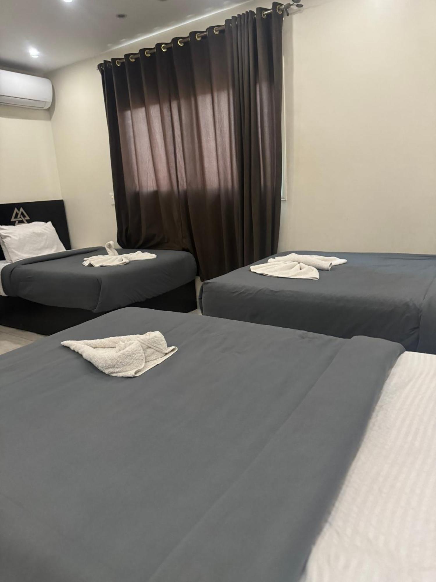 Pyramids And Sphinx Hotel Kafrat al Jabal Exterior photo